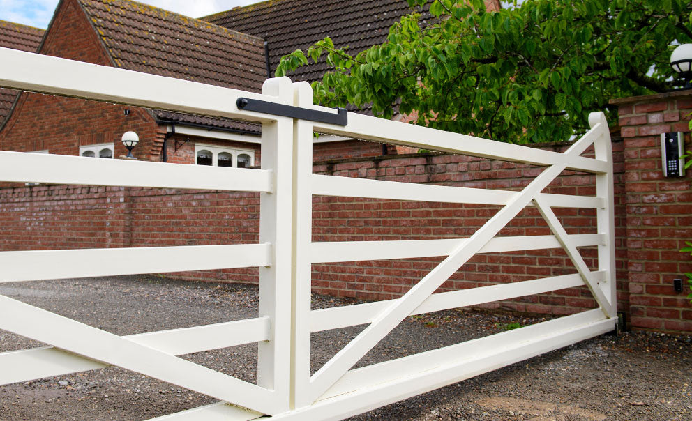 Frost White Gate