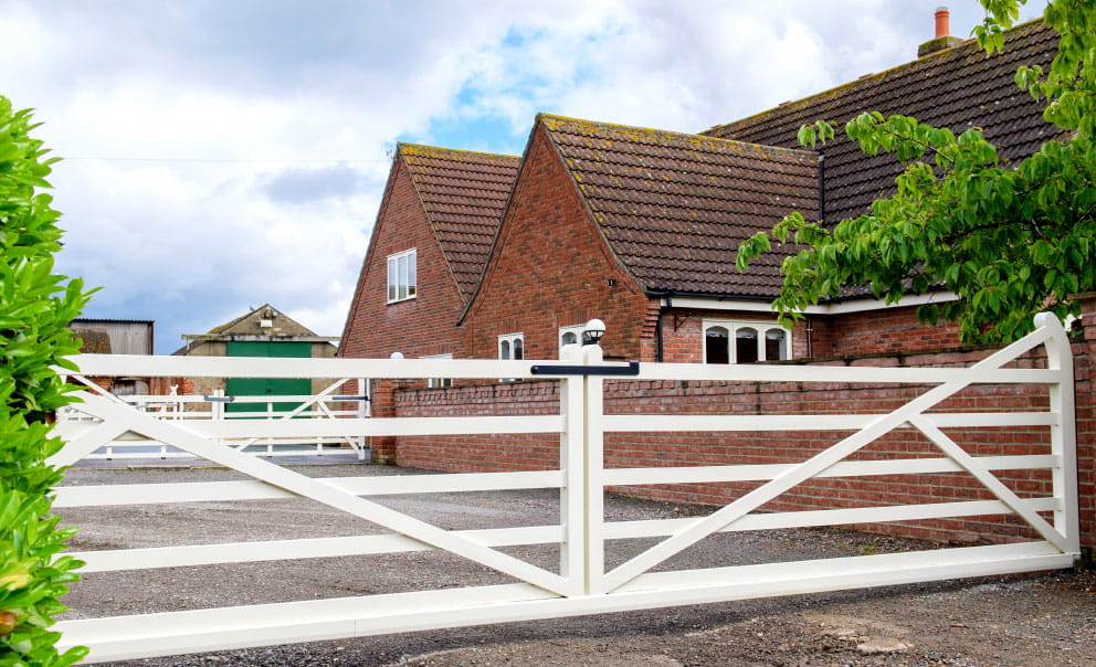 Frost White Gate